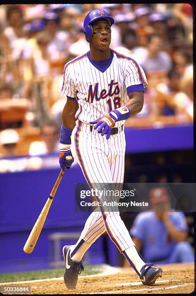 Mets Darryl Strawberry in action alone, AB vs Phila. Phillies.