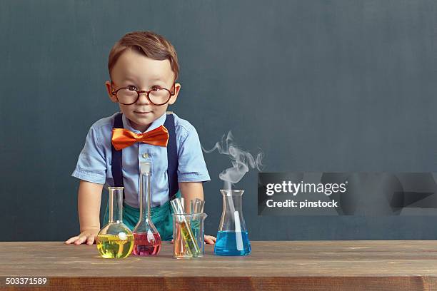 小さな科学者 - 科学者　子供 ストックフォトと画像