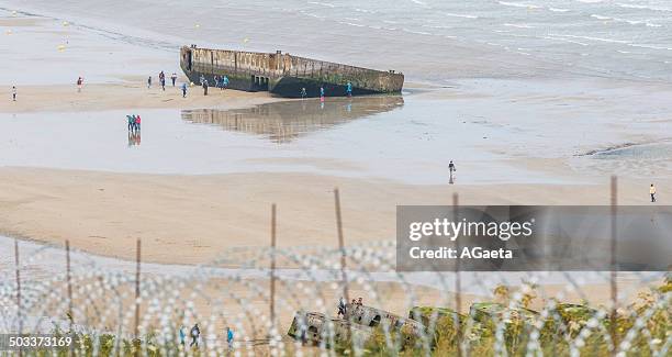 arromanches les bains, normandia, francia - commemorazione foto e immagini stock