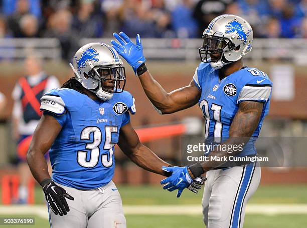 Joique Bell and Calvin Johnson of the Detroit Lions shake hands during the game against the Oakland Raiders at Ford Field on November 22, 2015 in...