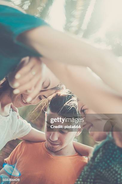 friends unity oath - loyaliteit stockfoto's en -beelden