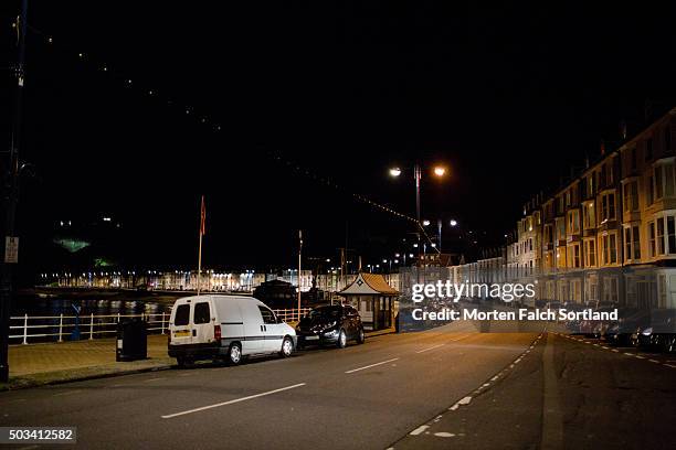 aberystwyth at night - aberystwyth stock pictures, royalty-free photos & images