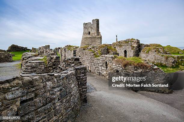 ruins of aberystwyth castle - cardigan wales stock pictures, royalty-free photos & images