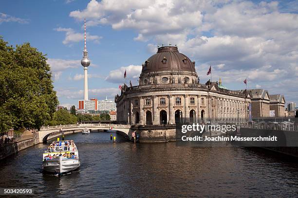 berlin, bode museum, river spree, ship - rio spree imagens e fotografias de stock