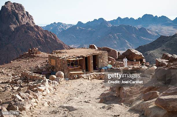 store and cafe on mount sinai - mount sinai stock pictures, royalty-free photos & images