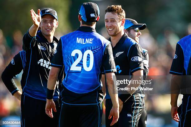 Luke Ronchi of New Zealand and Mitchell Santner celebrate the wicket of Chamara Kapugedera of Sri Lanka caught by Adam Milne during game five of the...