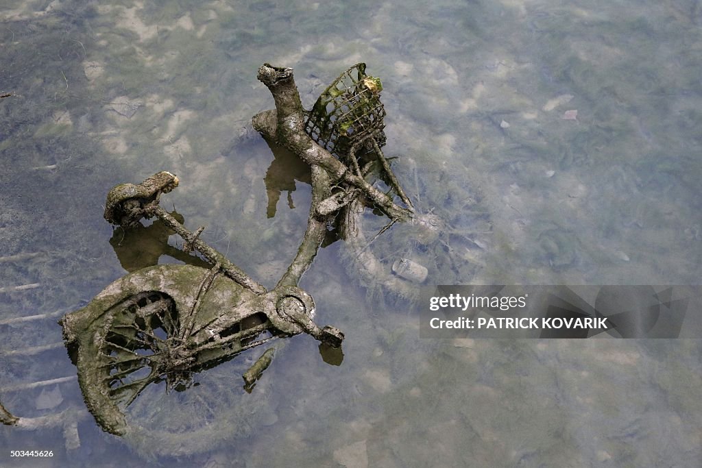 FRANCE-WATERWAYS-CANAL-MAINTENANCE