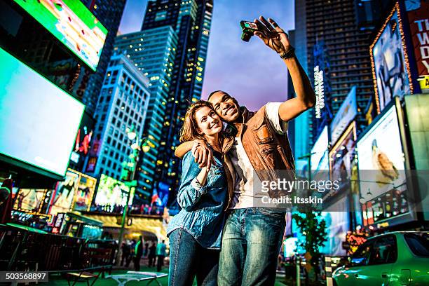 couple new york city lifestyle - nyc nightlife stock pictures, royalty-free photos & images