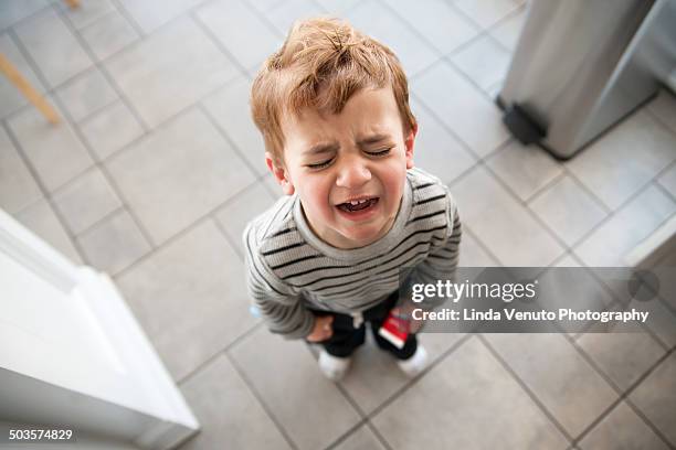 tantrum face - trotzanfall stock-fotos und bilder