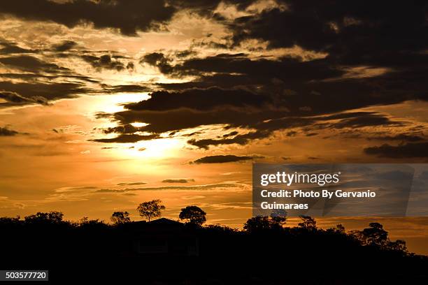 sunset and clouds - silhueta 個照片及圖片檔