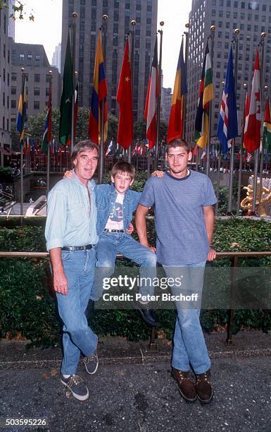 "Horst Jüssen, Sohn Don-David Jüssen, Stiefsohn Marco Wiedmann, Familien-Urlaub am am Rockefeller-Center in Manhattan, New York, USA. "