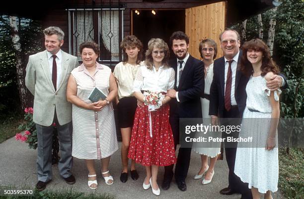 "Alfons Seibert, Klara Seibert, Gast, Nicole, Ehemann Winfried Seibert, Elke Hohloch , Vater Siegfried Hohloch, Cornelia Seibert , Feier nach...