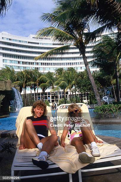 "Bernhard Brink, Ehefrau Ute Brink, Florida-Urlaub am im Hotel ""Fontainebleau Hilton"" in Miami-Beach, USA. "