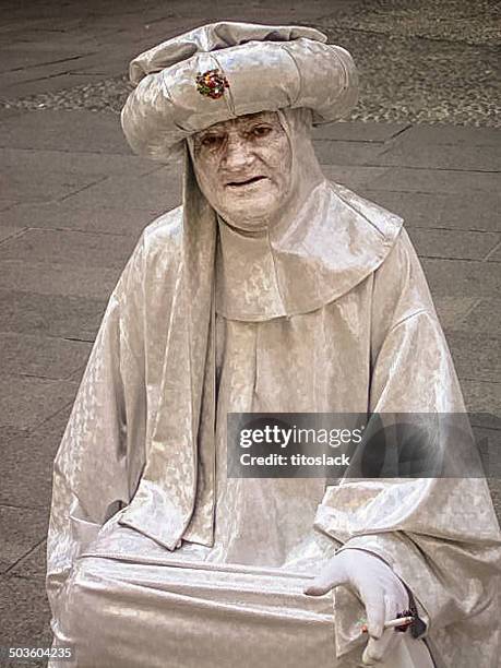 street performer - levend standbeeld stockfoto's en -beelden