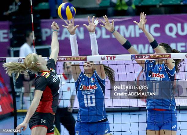 Helene Rousseau 43 Vandesteene Stock Photos, High-Res Pictures, and Images - Getty Images