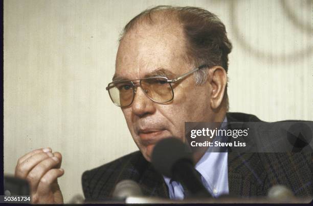 Right-wing politician Lyndon H. LaRouche speaking at a press conference.