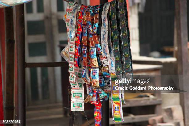 nepal: chewing tobacco - chewing tobacco stock pictures, royalty-free photos & images