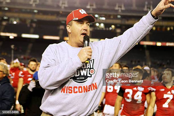 Head coach Paul Chryst of the Wisconsin Badgers speaks to the fans and his team after a 23-21 Wisconsin win over the USC Trojans during the National...