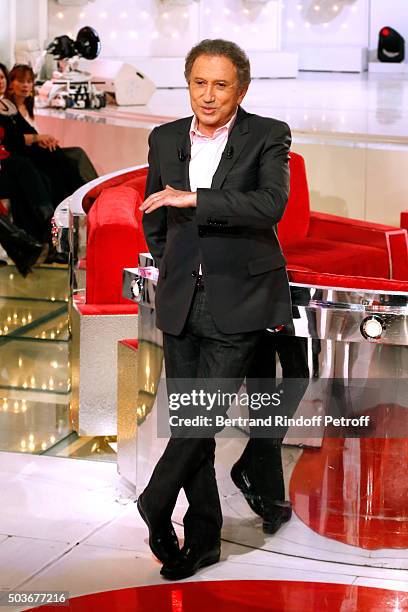 Presenter of the Show Michel Drucker attends the 'Vivement Dimanche' French TV Show at Pavillon Gabriel on January 6, 2016 in Paris, France.