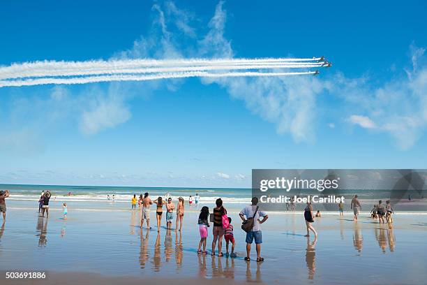 daytona beach air show - espectáculo aéreo fotografías e imágenes de stock