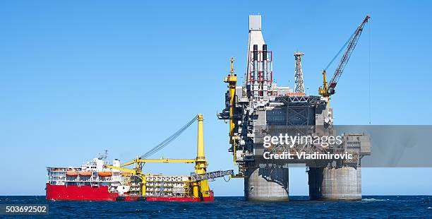 oil rig sea - russia oil stock pictures, royalty-free photos & images