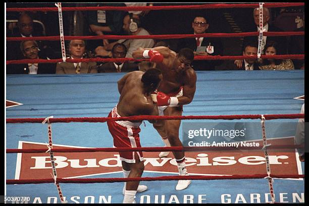 44 Riddick Bowe Vs Michael Dokes 1993 Photos & High Res Pictures ...