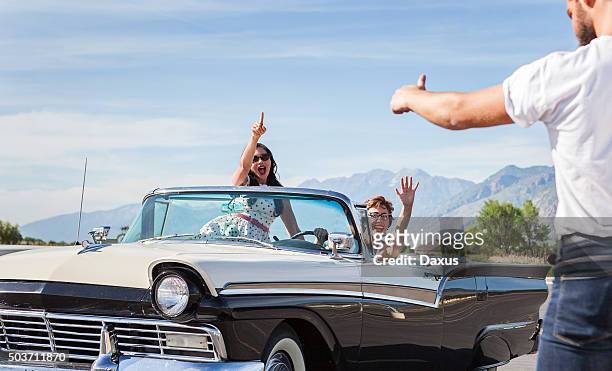 road trip 50's - 1950's cars stock pictures, royalty-free photos & images