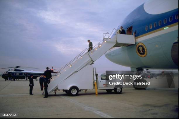 Us Clinton Air Force One Photos and Premium High Res Pictures - Getty ...