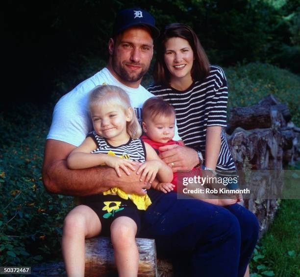 Feature. Casual portrait of Buffalo Bills Chris Spielman w. Family: wife, Stephanie, daughter Madison and son Noah.