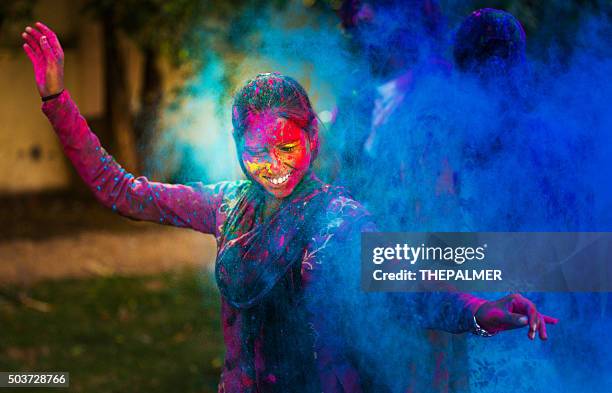 verrückt nach holi - holi festival in india stock-fotos und bilder