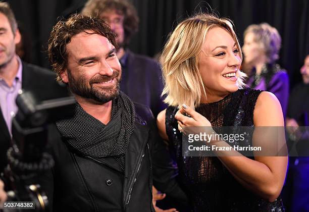 Actors Johnny Galecki and Kaley Cuoco backstage at the People's Choice Awards 2016 at Microsoft Theater on January 6, 2016 in Los Angeles, California.