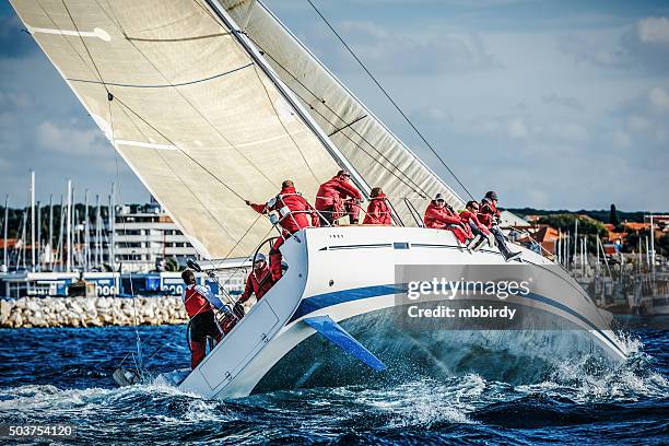 sailing crew on sailboat during regatta - race unity stock pictures, royalty-free photos & images