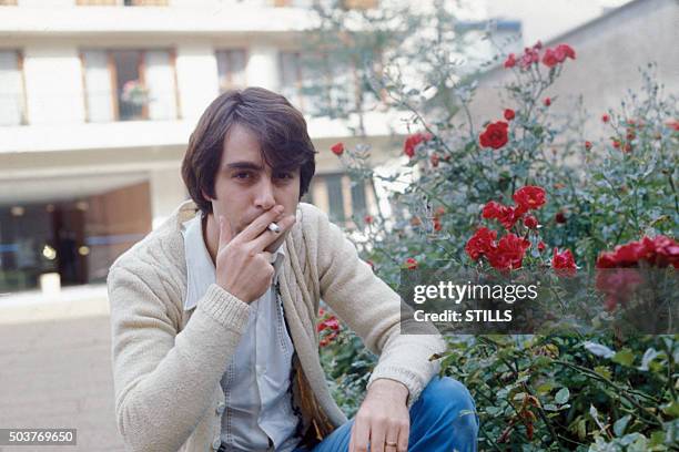 Le chanteur Michel Delpech à Paris, France, circa 1970.