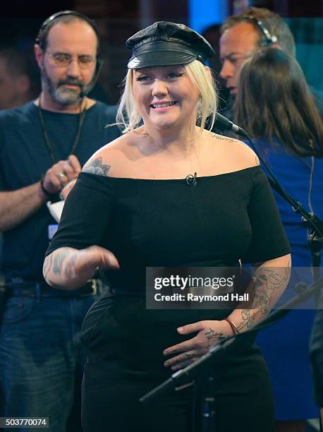 Singer Elle King performs at the 'Good Morning America' taping at the ABC Times Square Studios on January 6, 2016 in New York City.