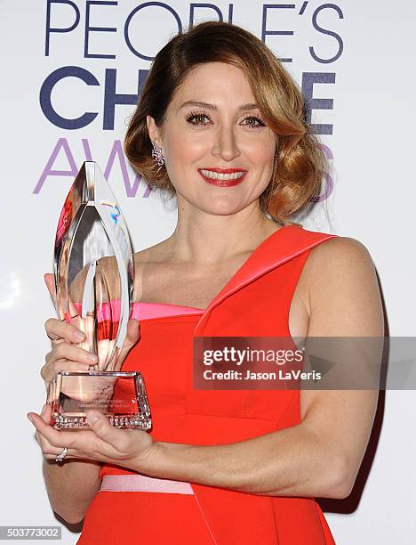 Actress Sasha Alexander poses on the press room at the 2016 People's Choice Awards at Microsoft Theater on January 6, 2016 in Los Angeles, California.