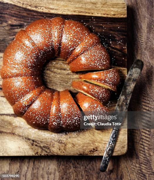 bundt cake - bundt cake stock pictures, royalty-free photos & images