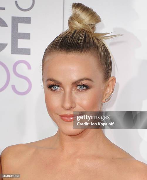 Actress Julianne Hough arrives at People's Choice Awards 2016 at Microsoft Theater on January 6, 2016 in Los Angeles, California.