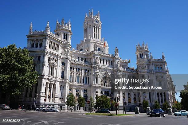 façade of the city hall of madrid, spain - plaza de cibeles fotografías e imágenes de stock