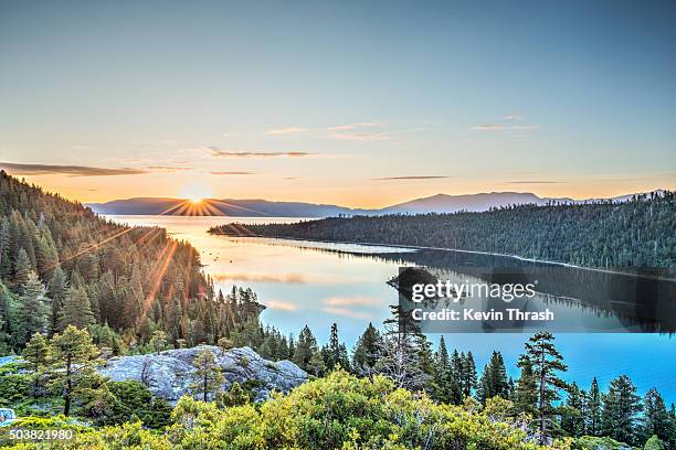 lake tahoe emerald bay sunrise - lake tahoe fotografías e imágenes de stock