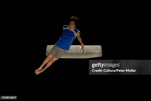 gymnast holding pose on pommel horse - voltigeerpaard stockfoto's en -beelden