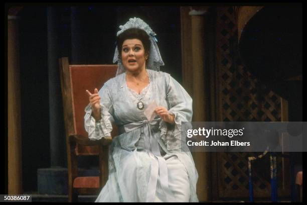 Mezzo Soprano Marilyn Horne Photos and Premium High Res Pictures Mezzo Soprano Marilyn Horne Photos and Premium High Res Pictures