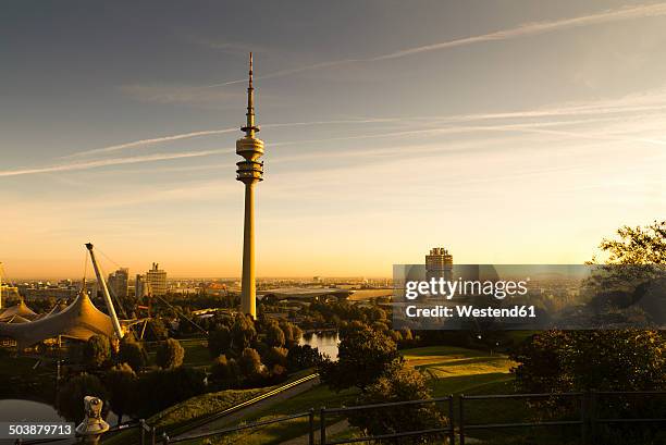 germany, munich, olympic tower in morning light - parque-olímpico-local - fotografias e filmes do acervo