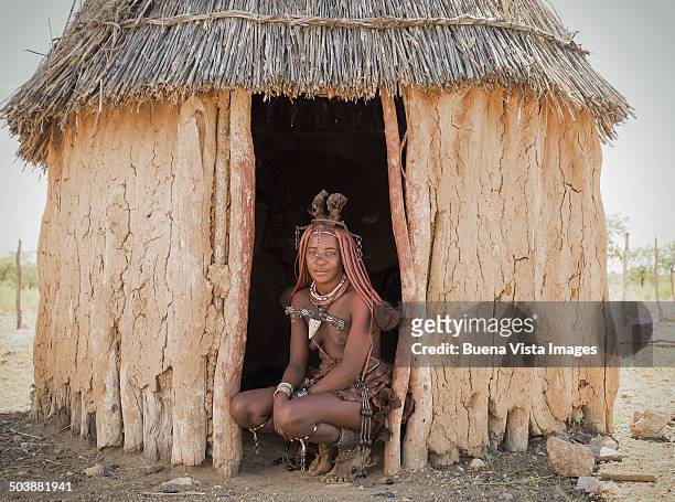 himba woman with traditional hair dress - opuwo tribe stock-fotos und bilder