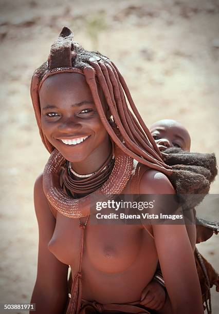 himba mother with her little child - himba stock-fotos und bilder