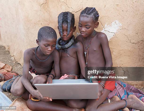 himba boys with laptop - opuwo tribe foto e immagini stock