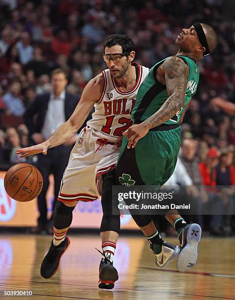 Kirk Hinrich of the Chicago Bulls colides with Isaiah Thomas of the Boston Celtics at the United Center on January 7, 2016 in Chicago, Illinois. NOTE...