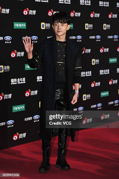 Actor Zhang Haoran arrives at the red carpet of the 2015 Sina Weibo Award Ceremony at China World Trade Center Tower III on January 7, 2016 in...