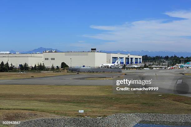 boeing largest building - everett stock pictures, royalty-free photos & images