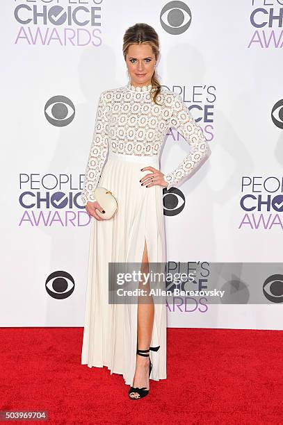 Actress Maggie Lawson arrives at the People's Choice Awards 2016 at Microsoft Theater on January 6, 2016 in Los Angeles, California.