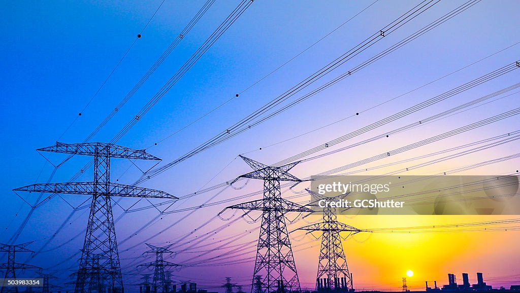 Eléctrico Pylons perto Jabel Ali, Dubai, Emirados Árabes Unidos